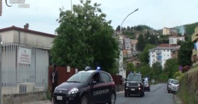 Non si ferma all’alt dei Carabinieri, arrestato 37enne senza patente dopo un inseguimento da Rogliano a Cosenza